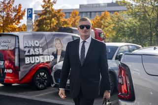 Sanitka neuznává výsledek voleb? Internet se baví...